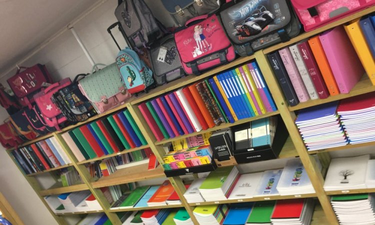 MAXI FOLIO, papeterie, informatique, mobilier de bureau, met tout en oeuvre pour une rentrée scolaire réussie. Retrouvez nous à Craponne-sur-Arzon et sa région