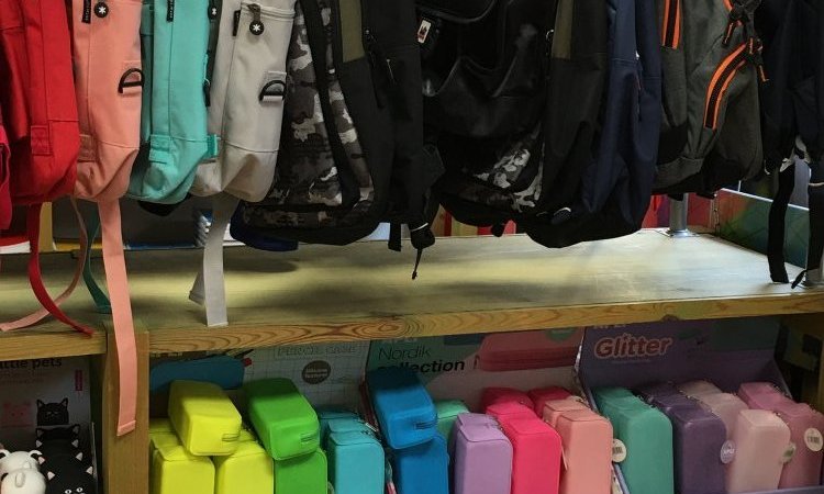 Rentrée scolaire : cartables TANN'S, sacs à dos EASTPAK, TOTTO, OFFSHORE, crayons de couleurs et feutres GIOTTO, STABILO, MILAN, BIC chez MAXI FOLIO à Craponne-sur-Arzon